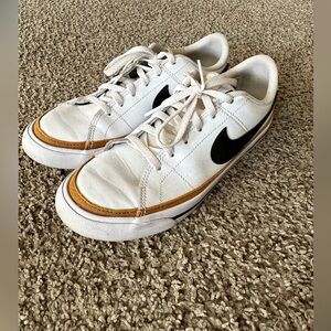 Nike Court youth size 6